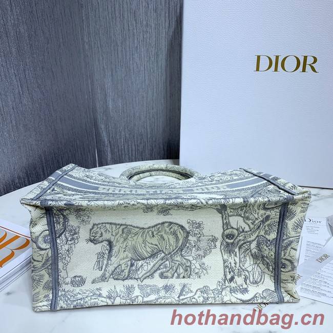 SMALL DIOR BOOK TOTE Embroidered M1296-3