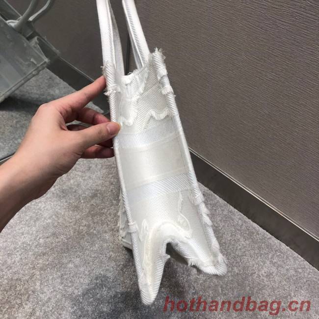 SMALL DIOR BOOK TOTE Embroidered M1296-5