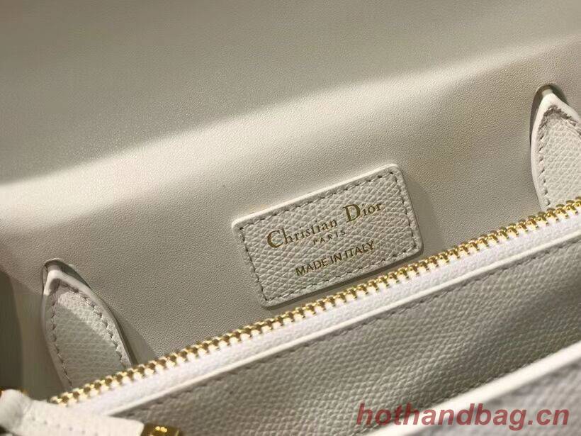 DIOR MEDIUM ST HONORE TOTE Grained Calfskin M9321UMBA white DIOR MEDIUM ST HONORE TOTE Grained Calfskin M9321UMBA white