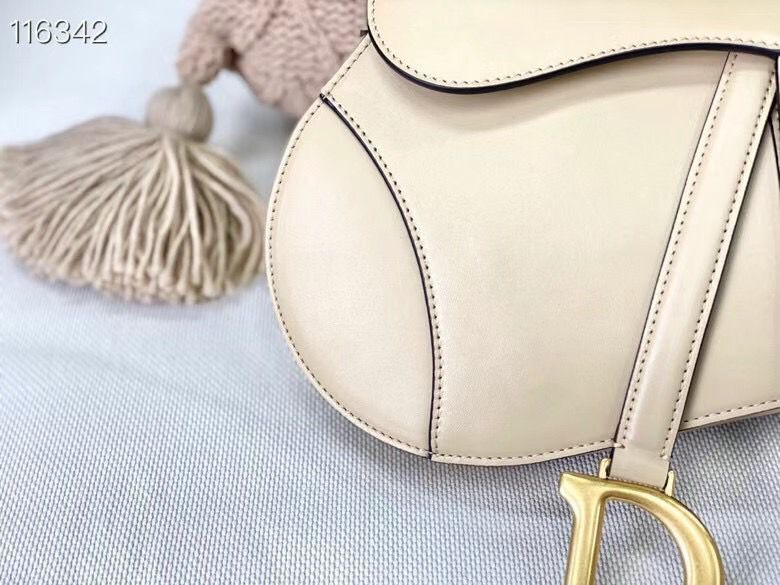 Dior SADDLE-TAS VAN KALFSLEER M0446CW Cream Dior SADDLE-TAS VAN KALFSLEER M0446CW Cream