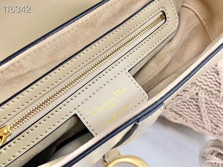 Dior SADDLE-TAS VAN KALFSLEER M0446CW Cream Dior SADDLE-TAS VAN KALFSLEER M0446CW Cream