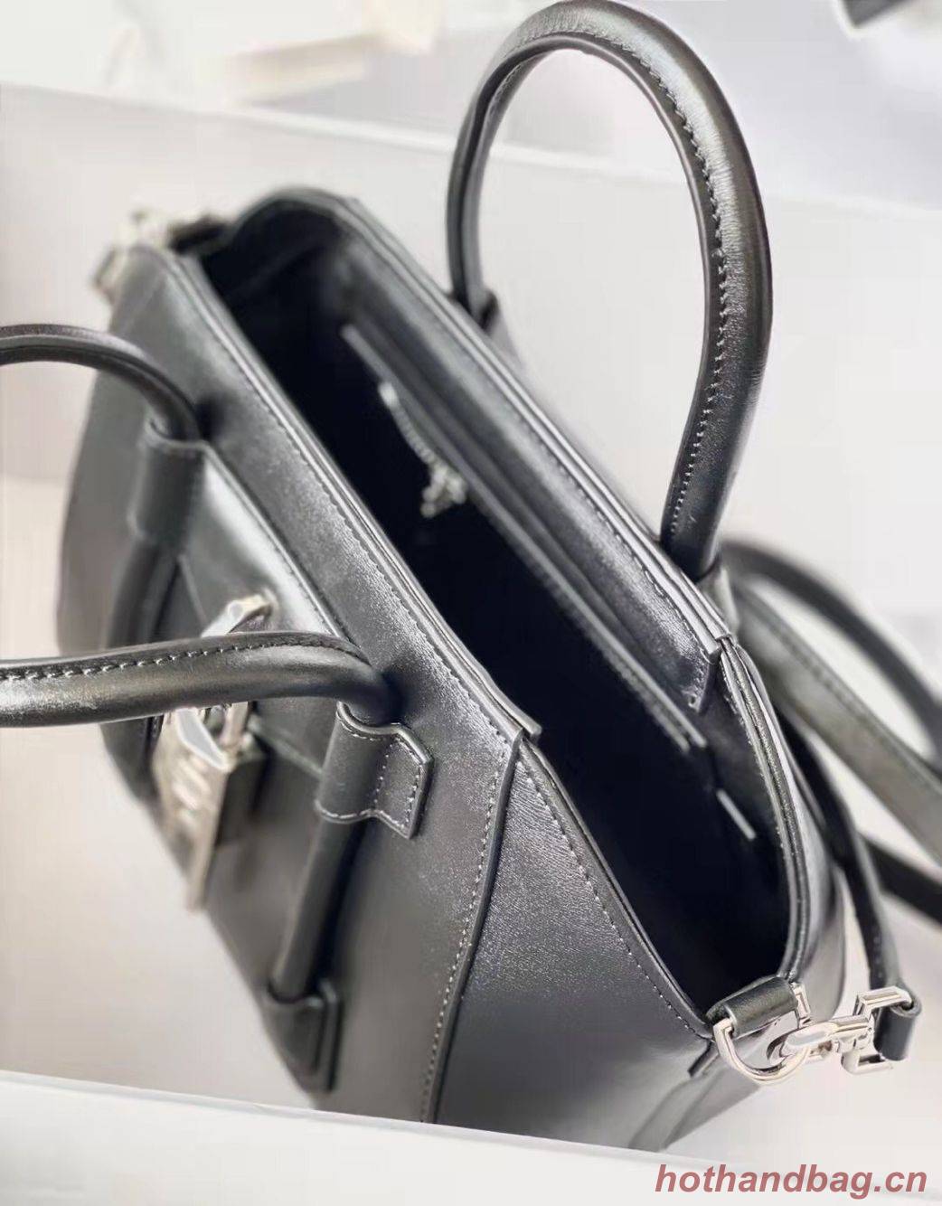 Givenchy Grained Original Calfskin Small Antigona Bag BB0512 Black Givenchy Grained Original Calfskin Small Antigona Bag BB0512 Black