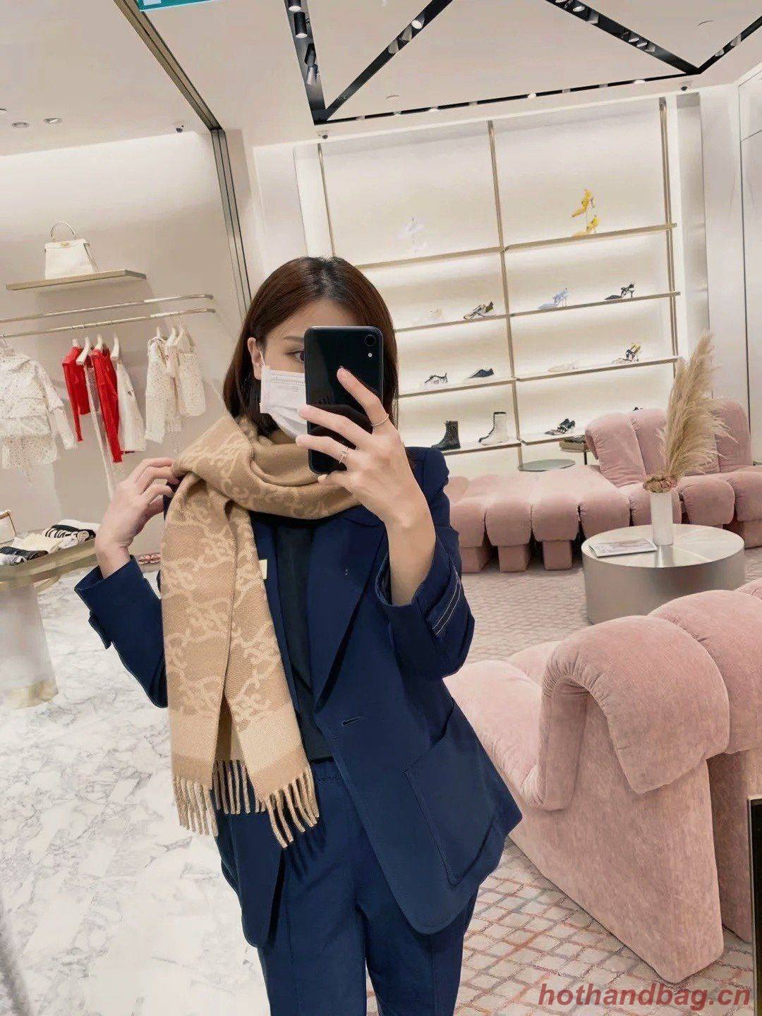 Fendi Scarf F00016 Fendi Scarf F00016