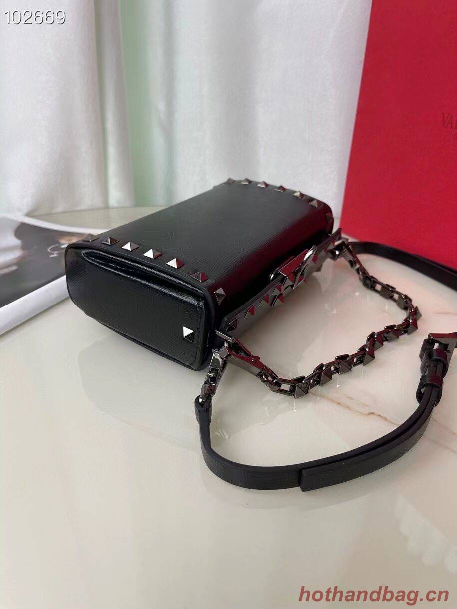 VALENTINO GARAVANI Rockstud Alcove Grain calf shoulder bag CV0189 black VALENTINO GARAVANI Rockstud Alcove Grain calf shoulder bag CV0189 black