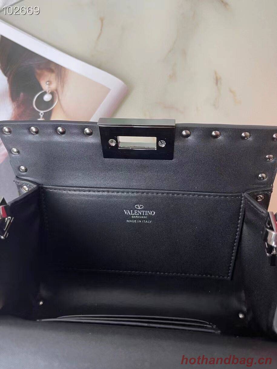 VALENTINO GARAVANI Rockstud Alcove Grain calf shoulder bag CV0189 black VALENTINO GARAVANI Rockstud Alcove Grain calf shoulder bag CV0189 black