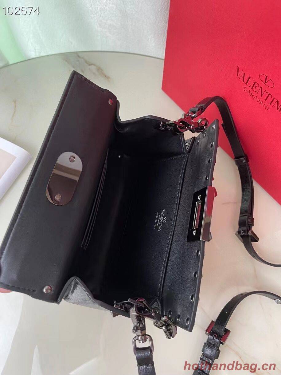 VALENTINO GARAVANI Rockstud Alcove Grain calf shoulder bag AV0189 black VALENTINO GARAVANI Rockstud Alcove Grain calf shoulder bag AV0189 black