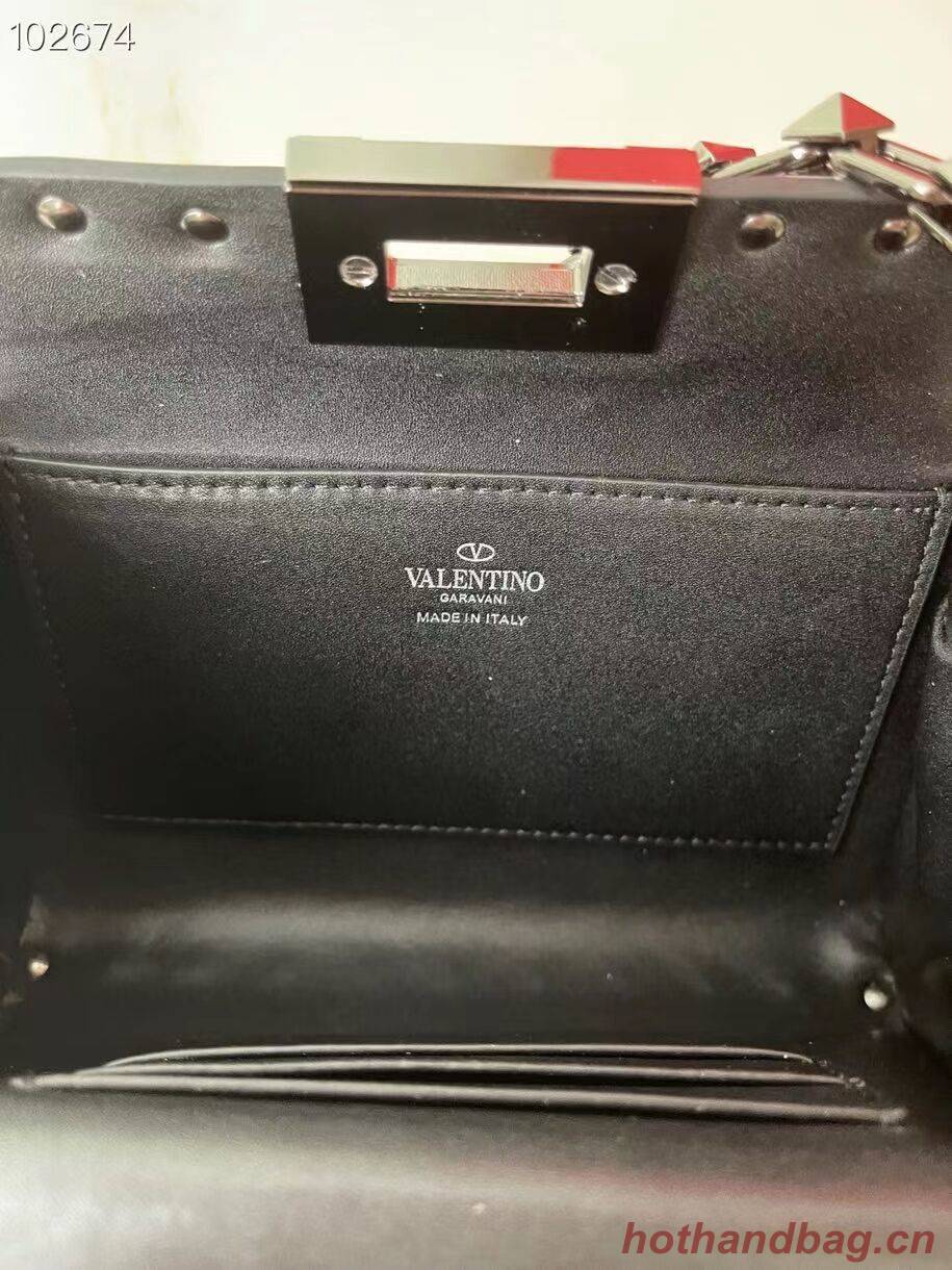 VALENTINO GARAVANI Rockstud Alcove Grain calf shoulder bag AV0189 black VALENTINO GARAVANI Rockstud Alcove Grain calf shoulder bag AV0189 black