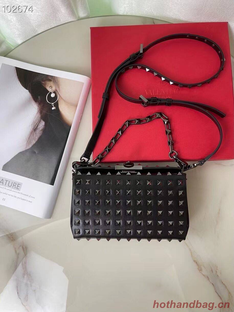 VALENTINO GARAVANI Rockstud Alcove Grain calf shoulder bag AV0189 black VALENTINO GARAVANI Rockstud Alcove Grain calf shoulder bag AV0189 black