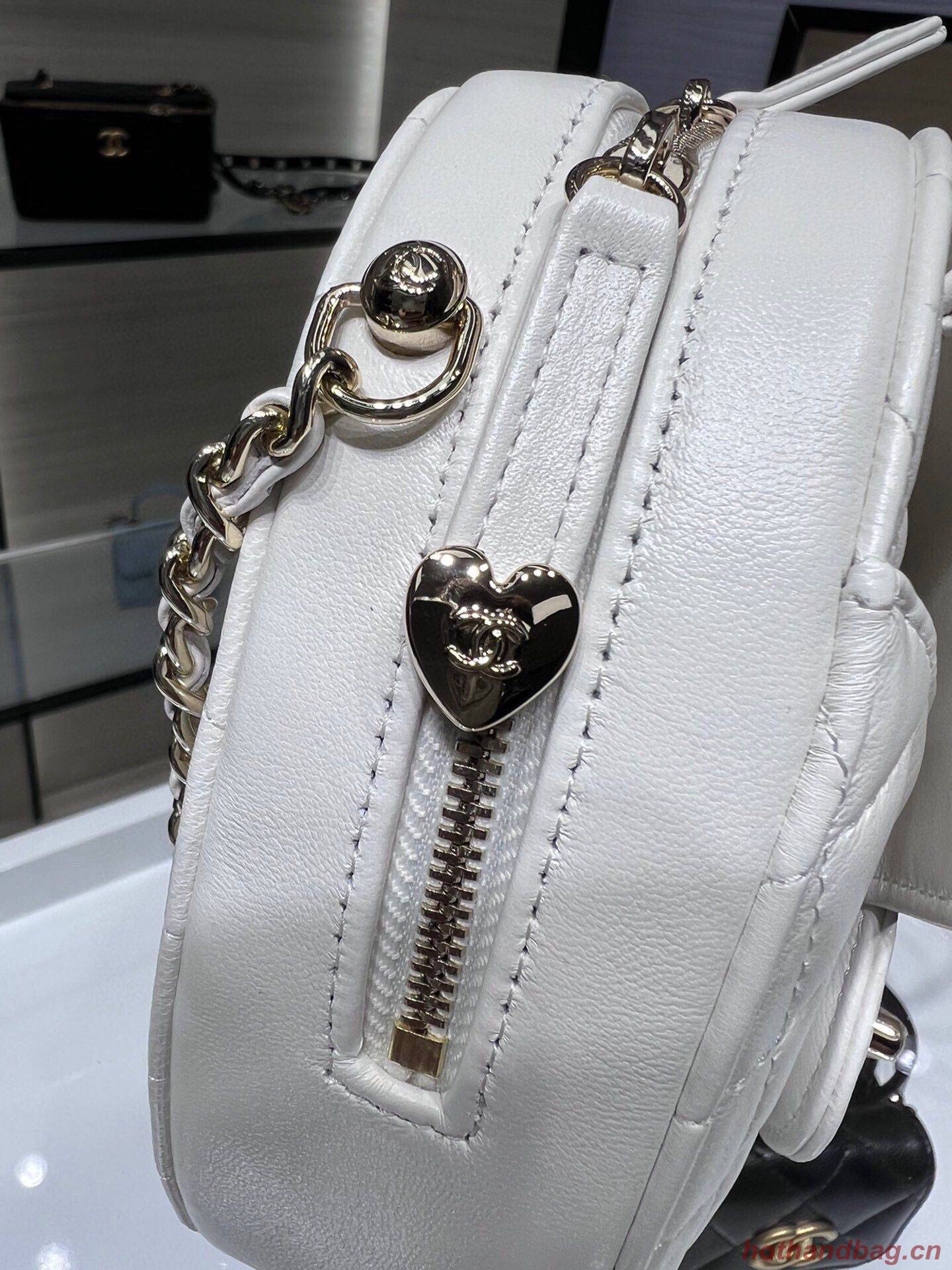 Chanel 2022S Love Heart Original Lambskin Crossbody Chain Bag AS3191Y White Chanel 2022S Love Heart Original Lambskin Crossbody Chain Bag AS3191Y White