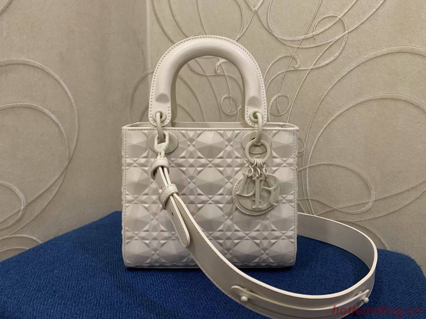 MEDIUM LADY DIOR BAG Cannage Calfskin C2813 white MEDIUM LADY DIOR BAG Cannage Calfskin C2813 white