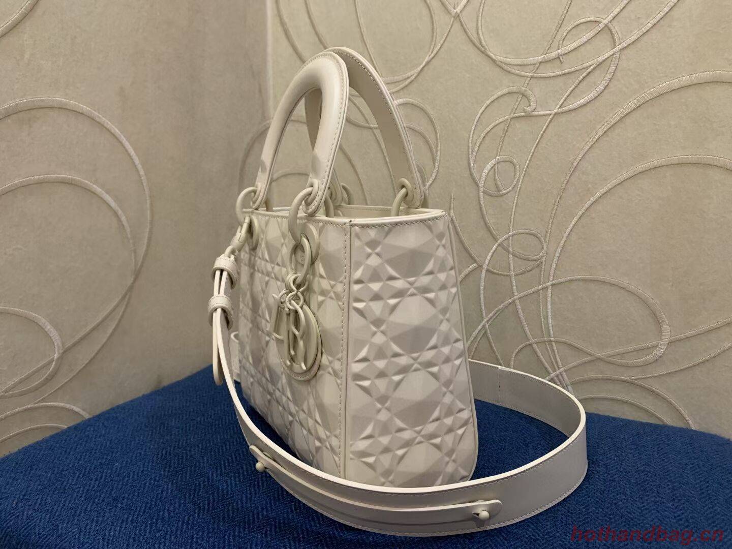MEDIUM LADY DIOR BAG Cannage Calfskin C2813 white MEDIUM LADY DIOR BAG Cannage Calfskin C2813 white
