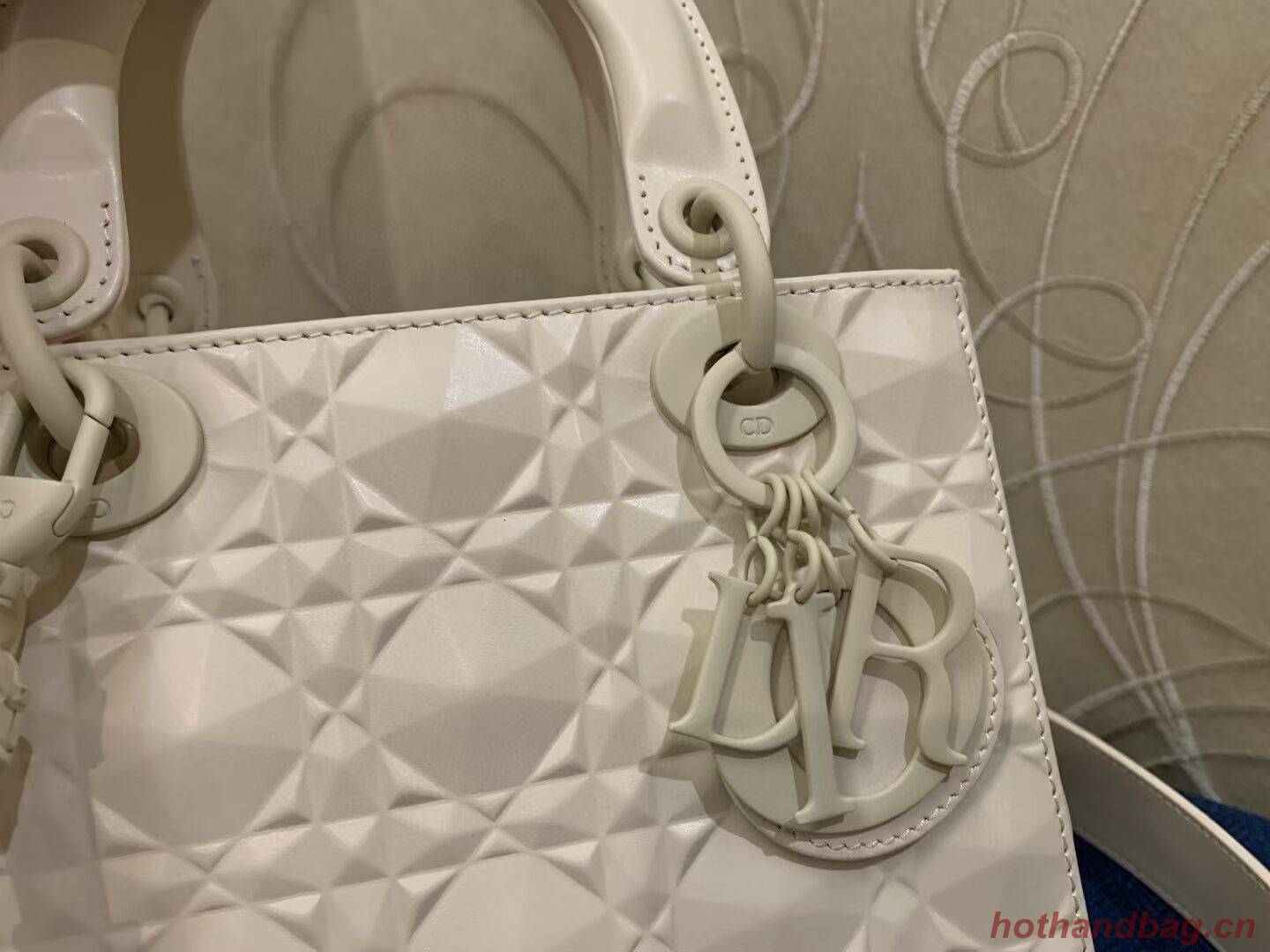 MEDIUM LADY DIOR BAG Cannage Calfskin C2813 white MEDIUM LADY DIOR BAG Cannage Calfskin C2813 white
