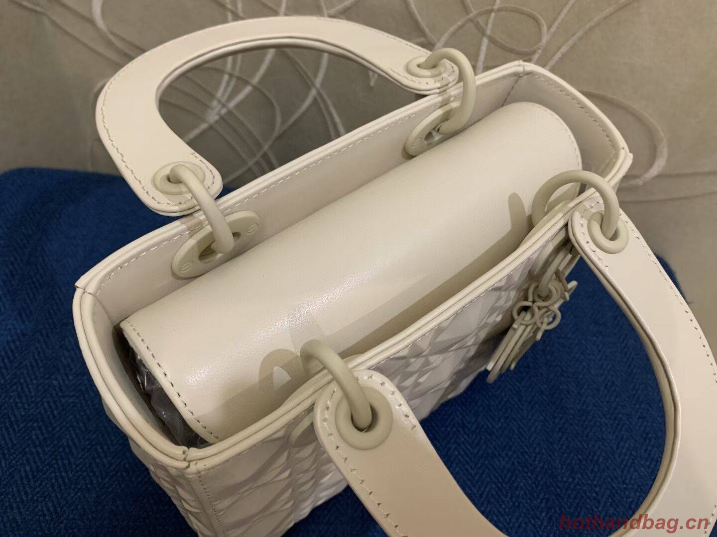 MEDIUM LADY DIOR BAG Cannage Calfskin C2813 white MEDIUM LADY DIOR BAG Cannage Calfskin C2813 white