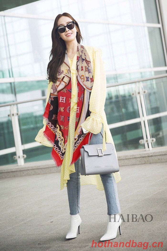 Louis Vuitton Scarf LVC00321