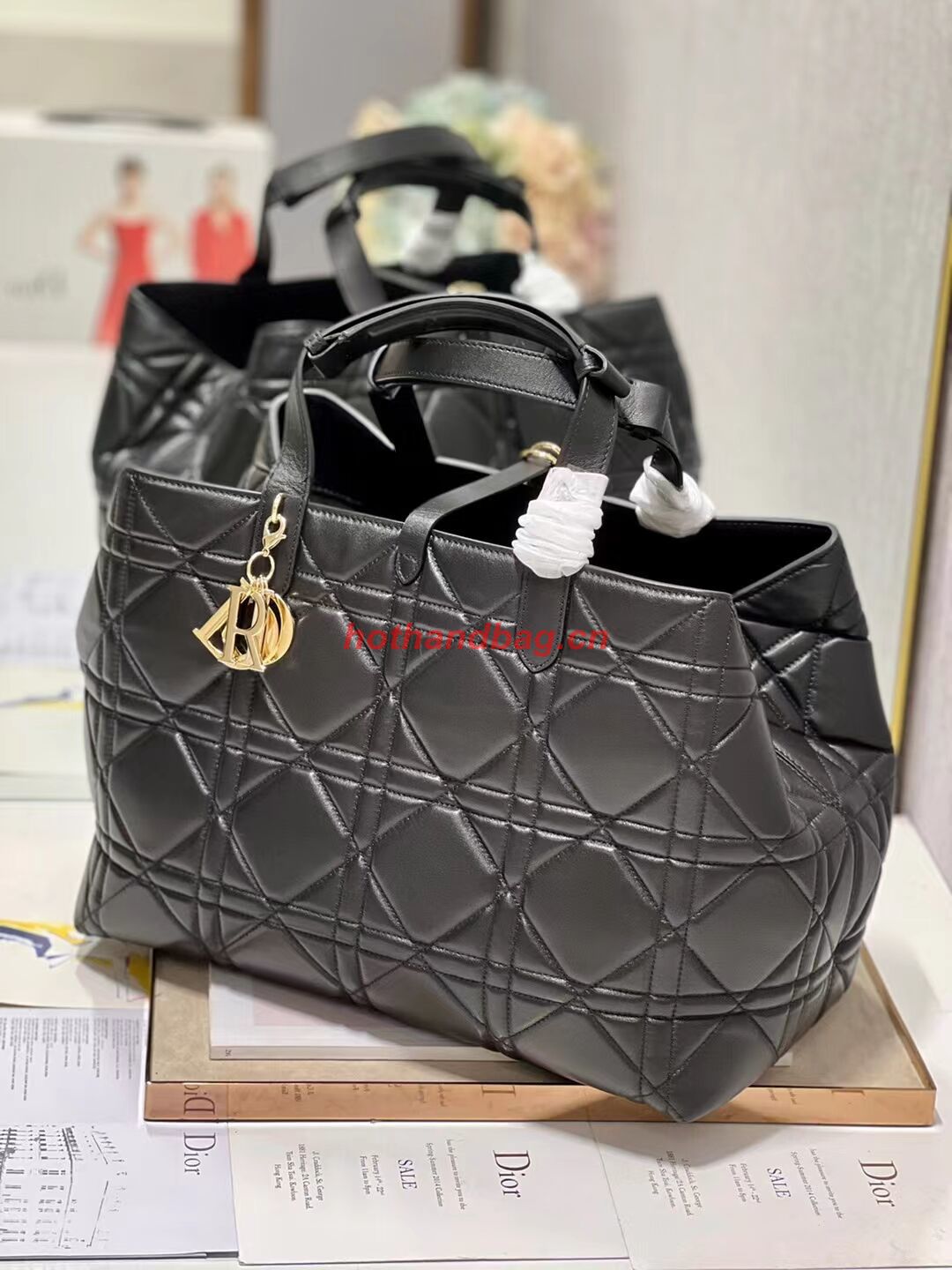 LADY DIOR TOP HANDLE LARGE BAG Latte Cannage Lambskin C0088 BLACK&GOLD LADY DIOR TOP HANDLE LARGE BAG Latte Cannage Lambskin C0088 BLACK&GOLD