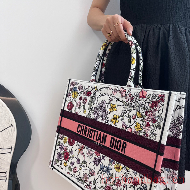 LARGE DIOR BOOK TOTE White Multicolor Florilegio Embroidery M1286ZEMF LARGE DIOR BOOK TOTE White Multicolor Florilegio Embroidery M1286ZEMF