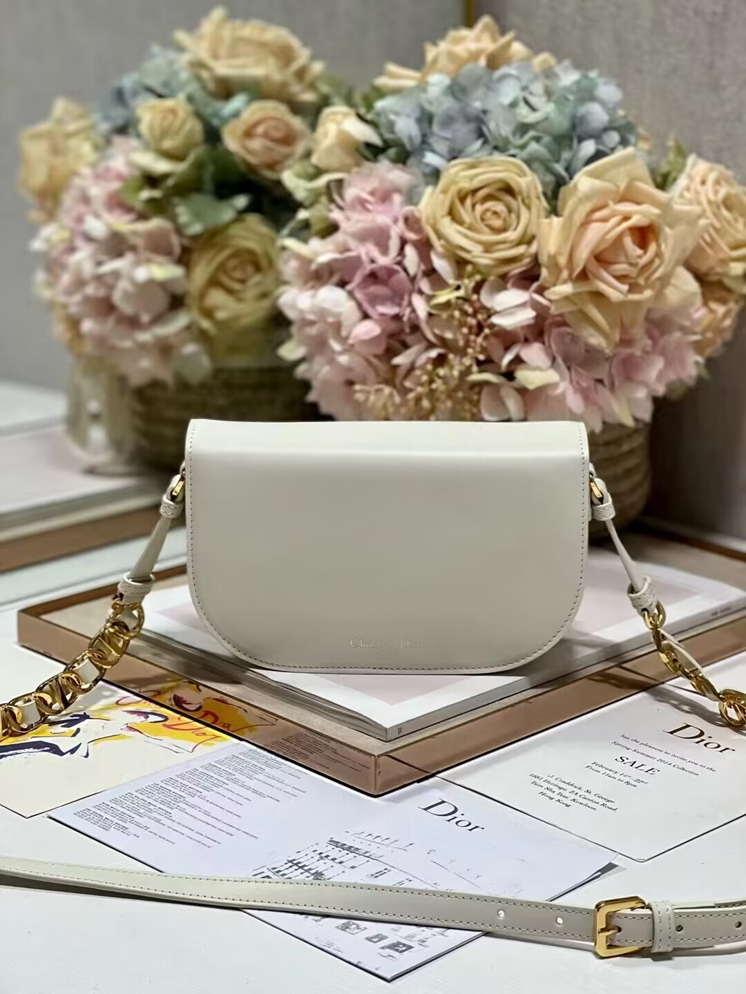 DIOR CD SIGNATURE BAG WITH STRAP white CD-Embossed Box Calfskin M9280UZ DIOR CD SIGNATURE BAG WITH STRAP white CD-Embossed Box Calfskin M9280UZ