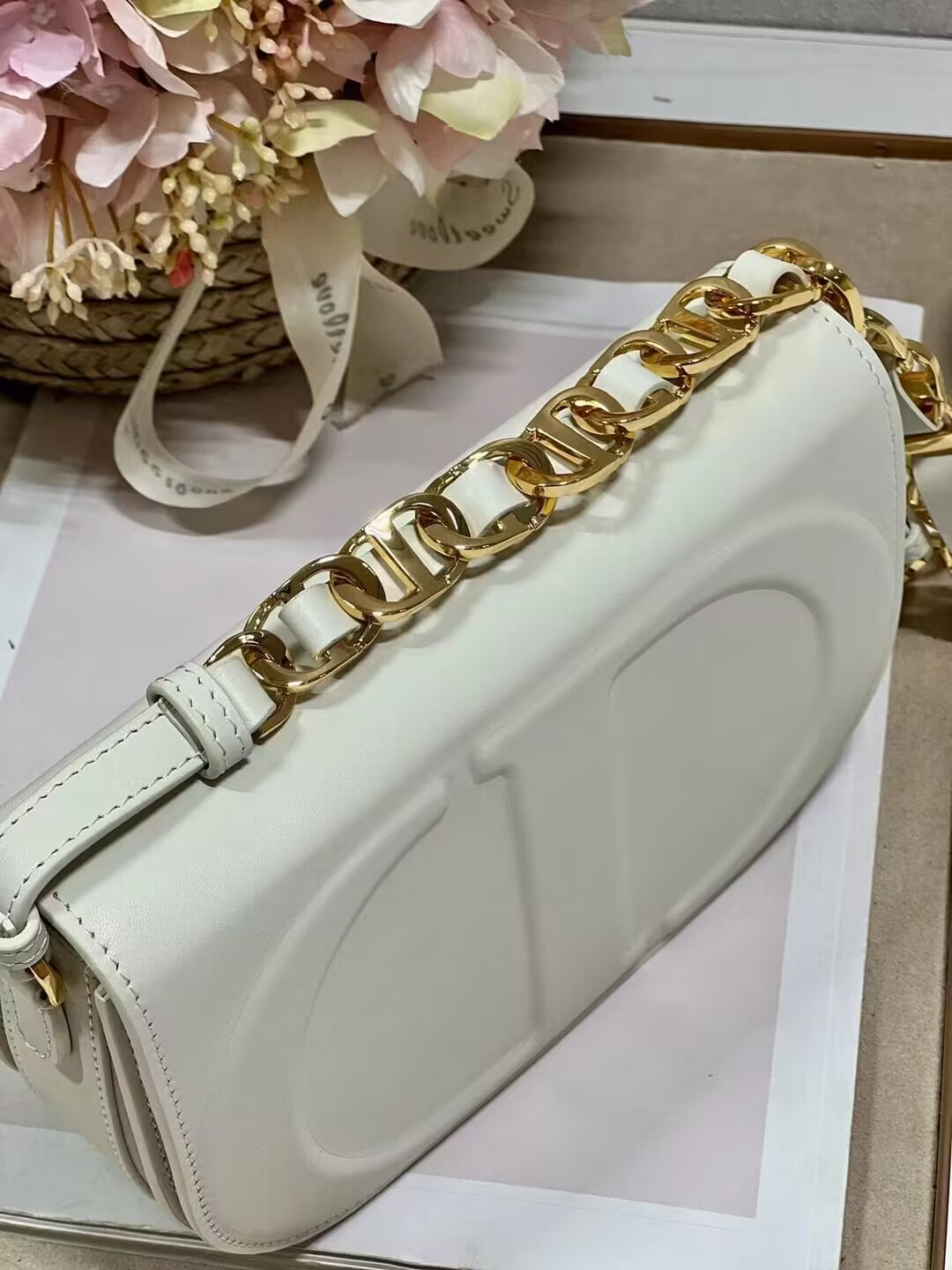 DIOR CD SIGNATURE BAG WITH STRAP white CD-Embossed Box Calfskin M9280UZ DIOR CD SIGNATURE BAG WITH STRAP white CD-Embossed Box Calfskin M9280UZ