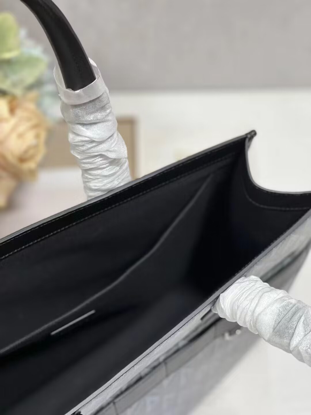 Dior Essentials SAFARI TOTE BAG Black Dior Oblique Jacquard and Grained Calfskin 1bSSH22 Dior Essentials SAFARI TOTE BAG Black Dior Oblique Jacquard and Grained Calfskin 1bSSH22