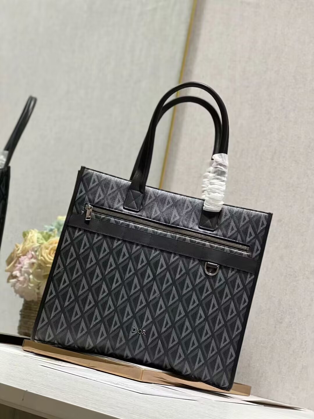 Dior Essentials SAFARI TOTE BAG Black Dior Oblique Jacquard and Grained Calfskin 1bSSH22 Dior Essentials SAFARI TOTE BAG Black Dior Oblique Jacquard and Grained Calfskin 1bSSH22