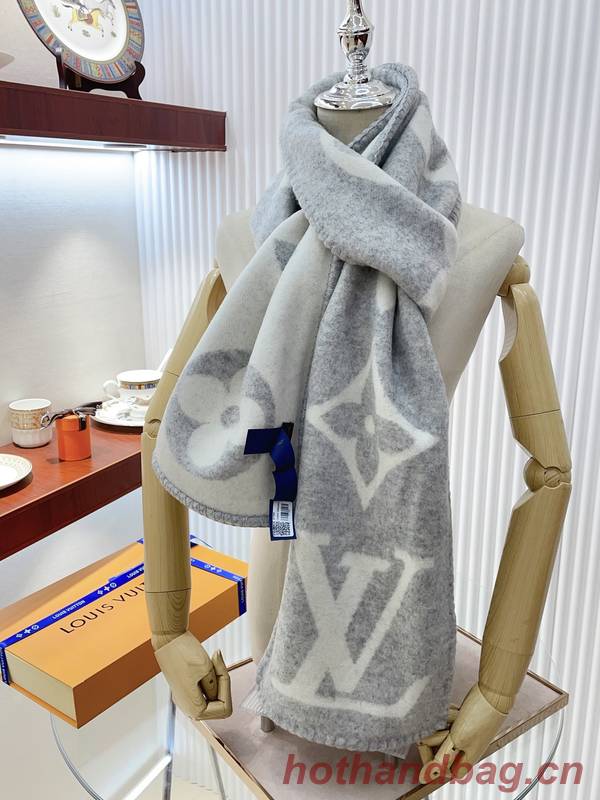 Louis Vuitton Scarf LVC00371