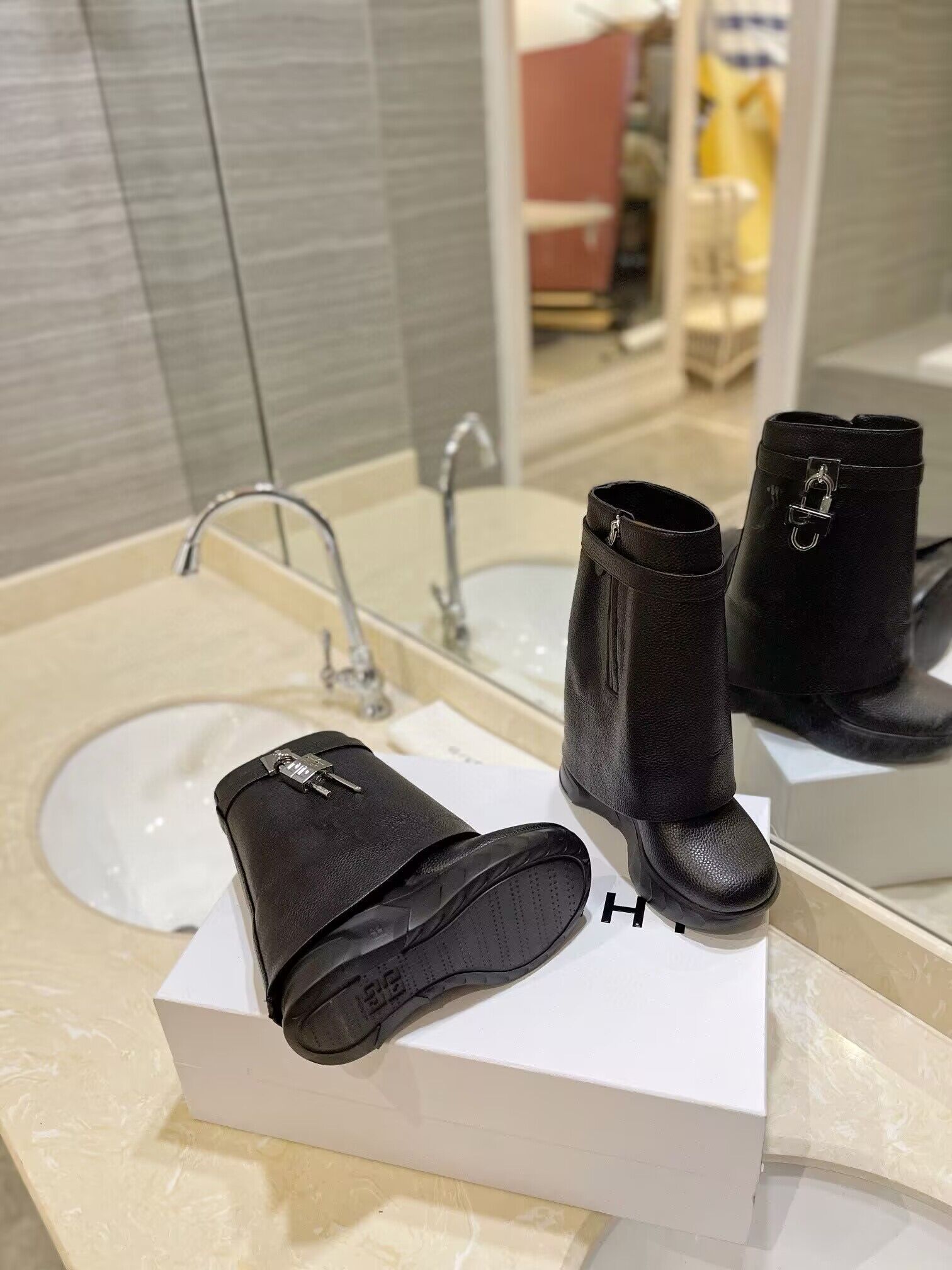 Givenchy Original Cowhide Leather Forefoot High 35MM and Heels Hight 105MM Boots Shoes G23258 Black Givenchy Original Cowhide Leather Forefoot High 35MM and Heels Hight 105MM Boots Shoes G23258 Black