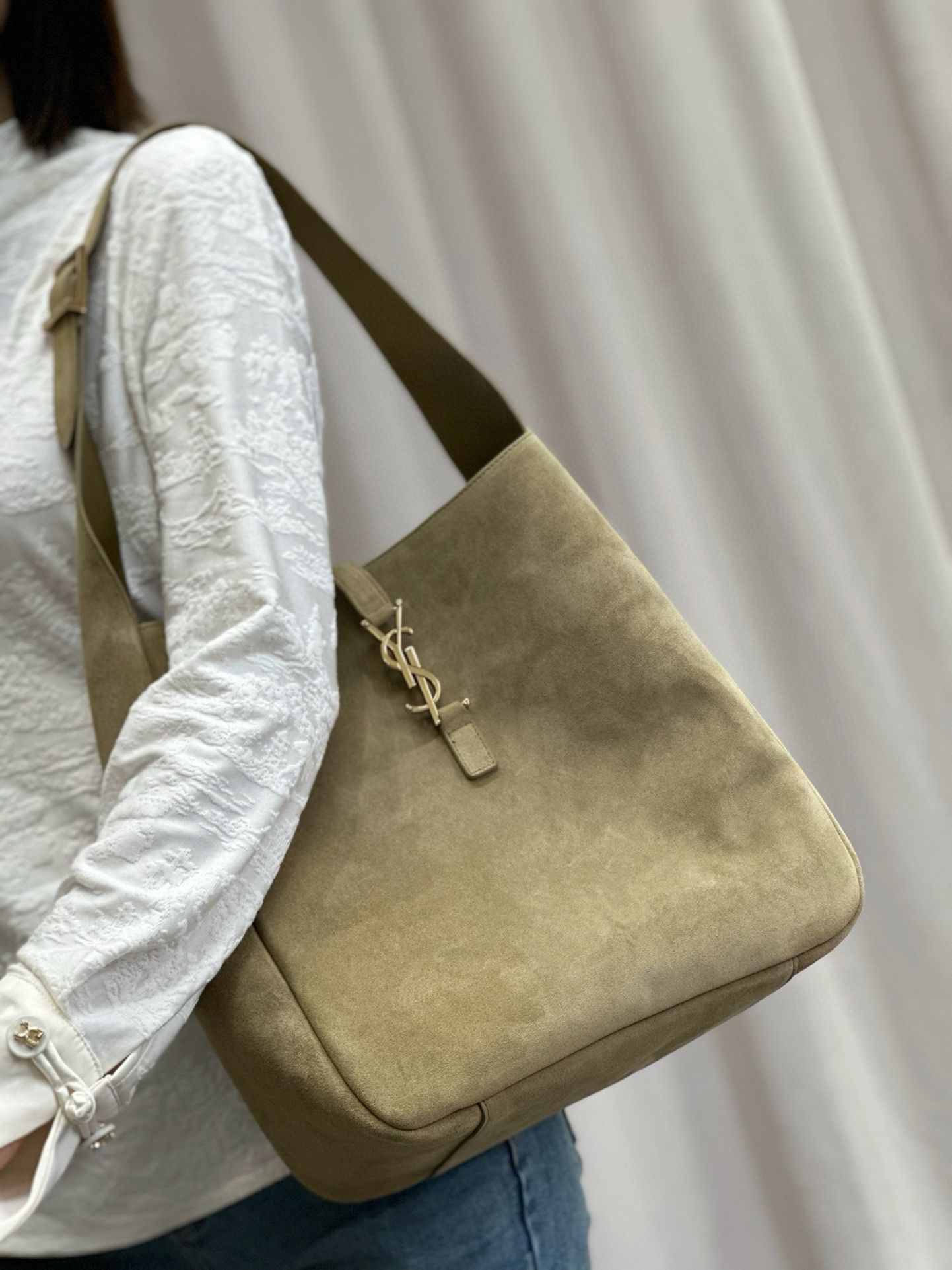 SAINT LAURENT LE 5 A 7 SUPPLE SMALL IN SUEDE 753837 BARLEY GREEN SAINT LAURENT LE 5 A 7 SUPPLE SMALL IN SUEDE 753837 BARLEY GREEN