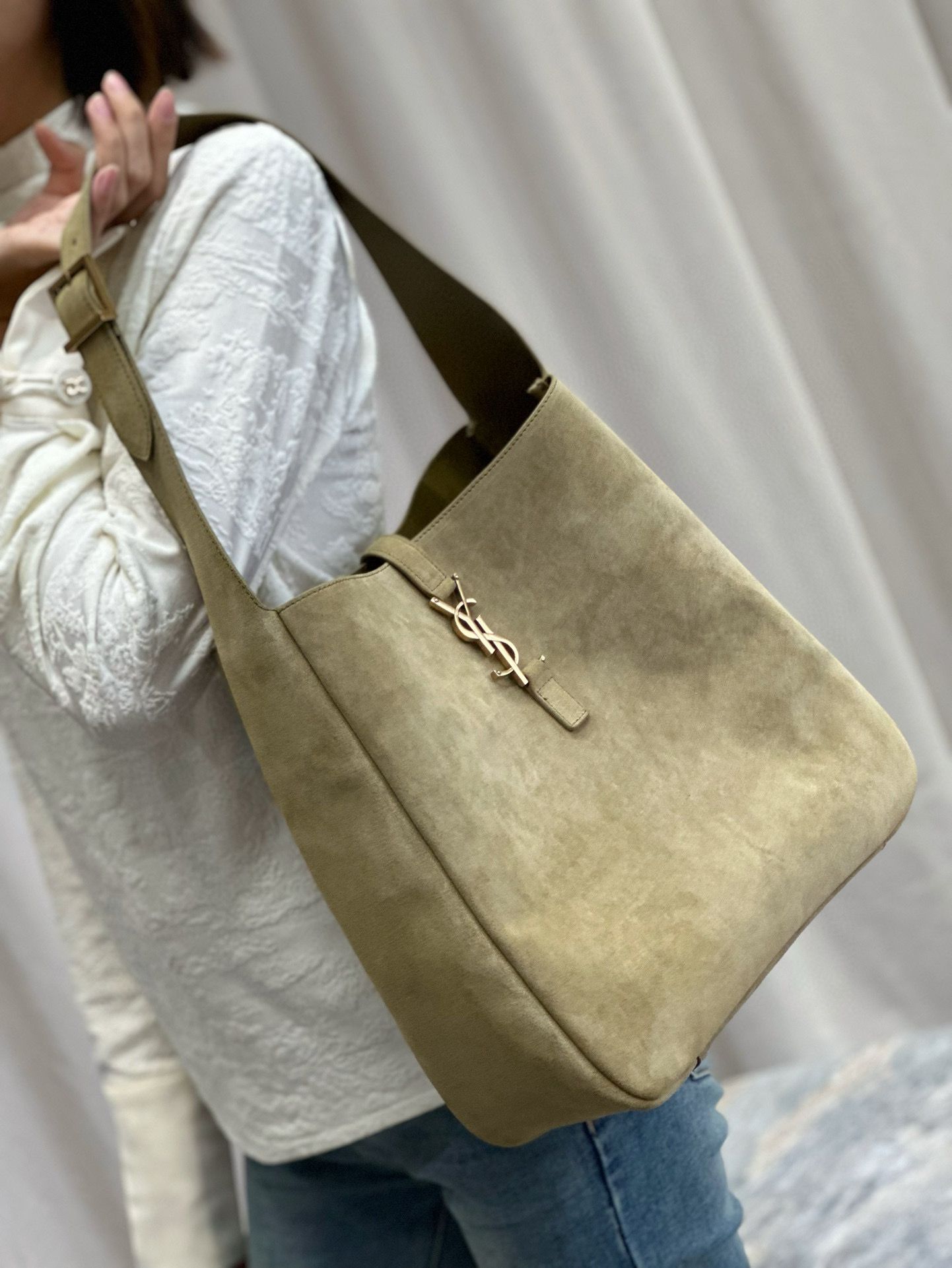 SAINT LAURENT LE 5 A 7 SUPPLE SMALL IN SUEDE 753837 BARLEY GREEN SAINT LAURENT LE 5 A 7 SUPPLE SMALL IN SUEDE 753837 BARLEY GREEN