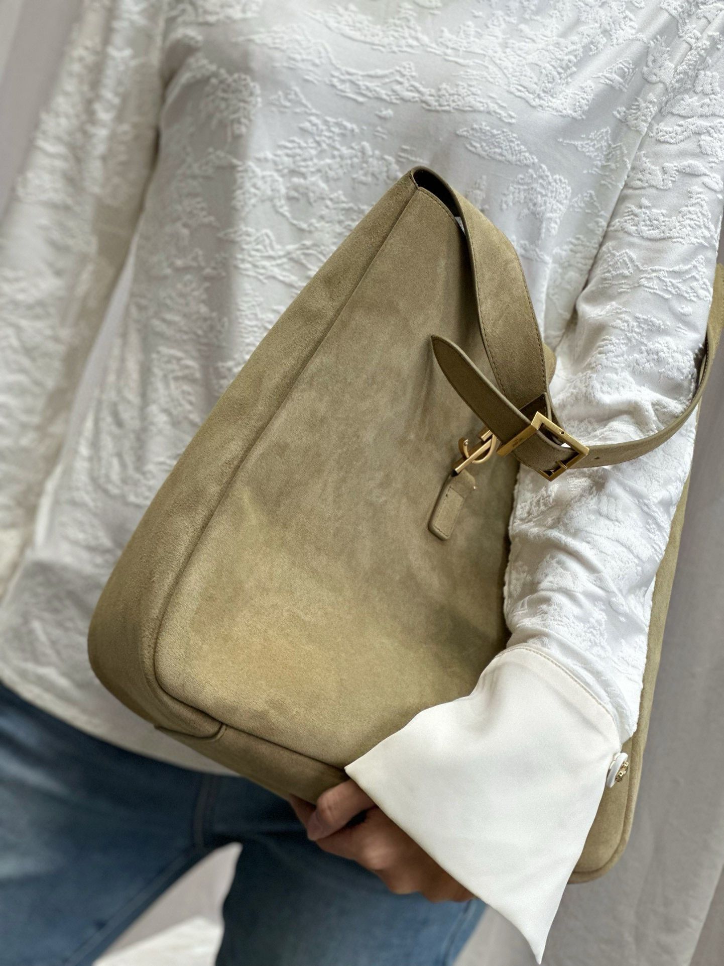 SAINT LAURENT LE 5 A 7 SUPPLE SMALL IN SUEDE 753837 BARLEY GREEN SAINT LAURENT LE 5 A 7 SUPPLE SMALL IN SUEDE 753837 BARLEY GREEN