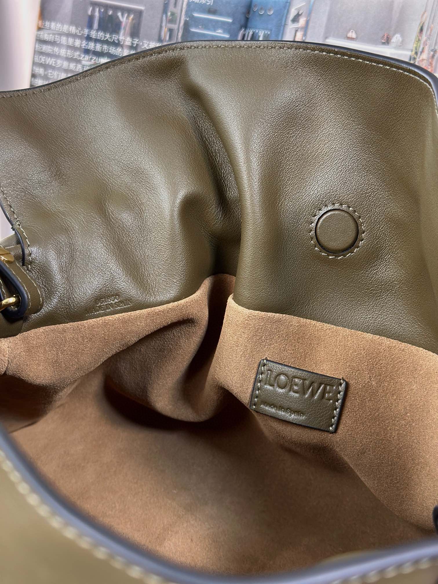 Loewe Flamenco Clutch Bag Original Leather LE0556 Khaki green Loewe Flamenco Clutch Bag Original Leather LE0556 Khaki green