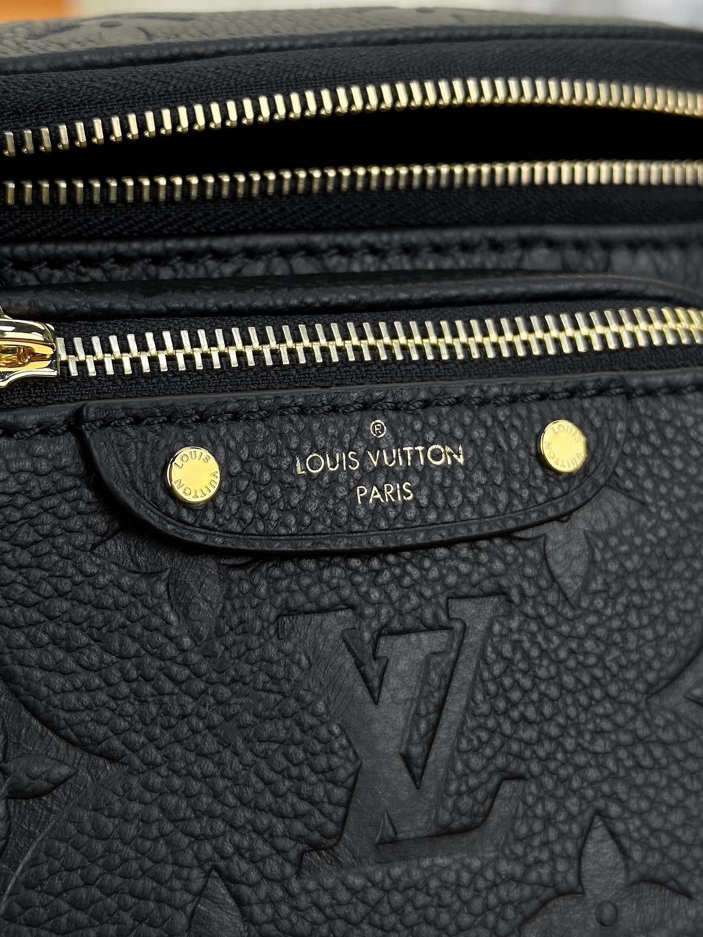 Louis Vuitton Mini Bumbag Original Leather Bag M46917 Black Louis Vuitton Mini Bumbag Original Leather Bag M46917 Black