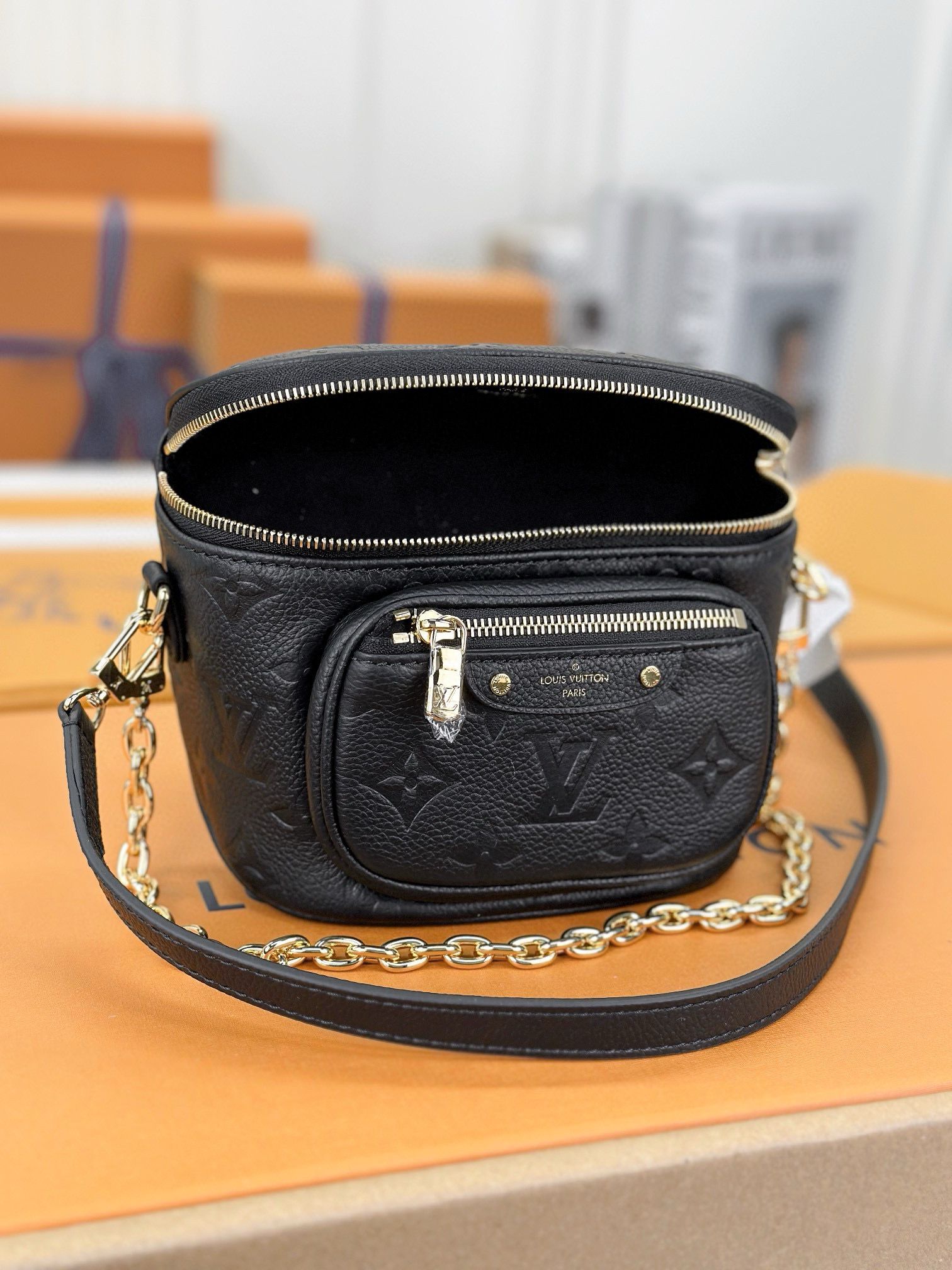 Louis Vuitton Mini Bumbag Original Leather Bag M46917 Black Louis Vuitton Mini Bumbag Original Leather Bag M46917 Black