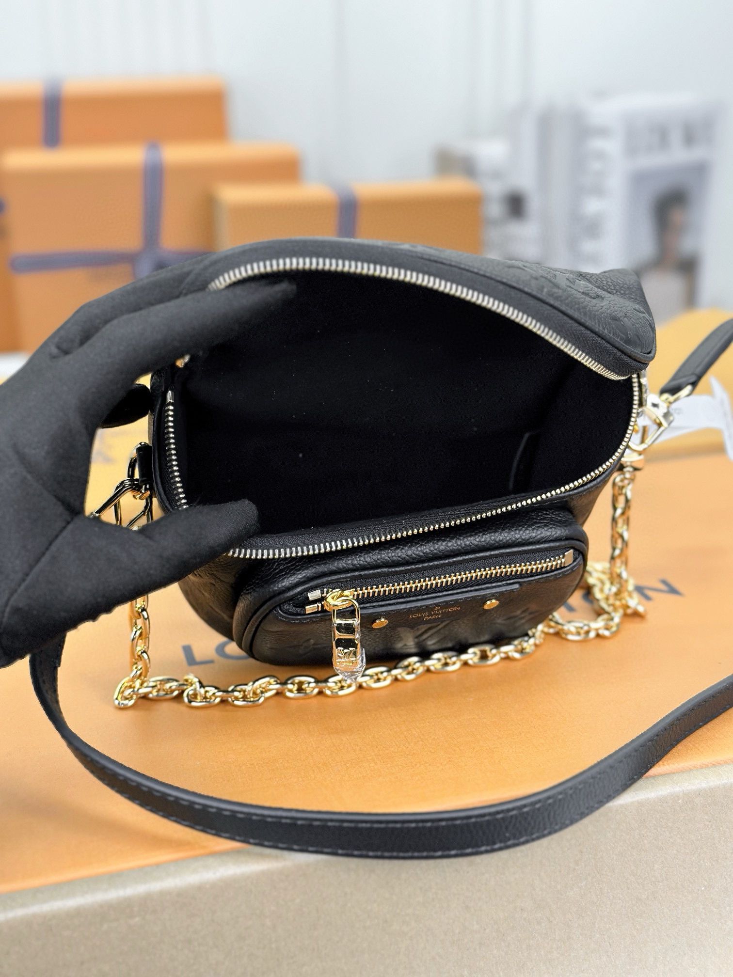 Louis Vuitton Mini Bumbag Original Leather Bag M46917 Black Louis Vuitton Mini Bumbag Original Leather Bag M46917 Black