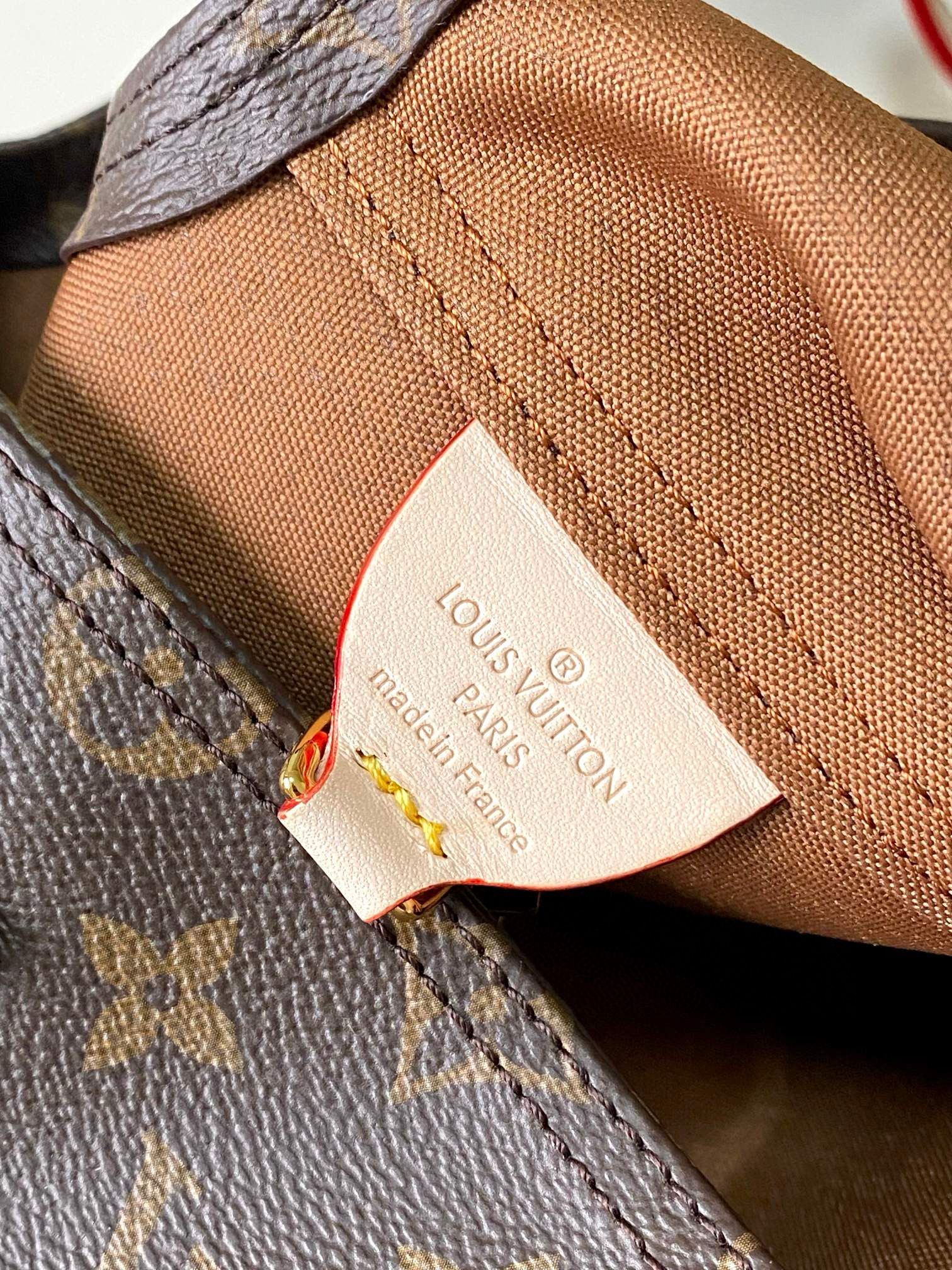 Louis Vuitton Monogram Canvas Atlantis GM Bag M46816 OR M46817 Dark Brown Louis Vuitton Monogram Canvas Atlantis GM Bag M46816 OR M46817 Dark Brown