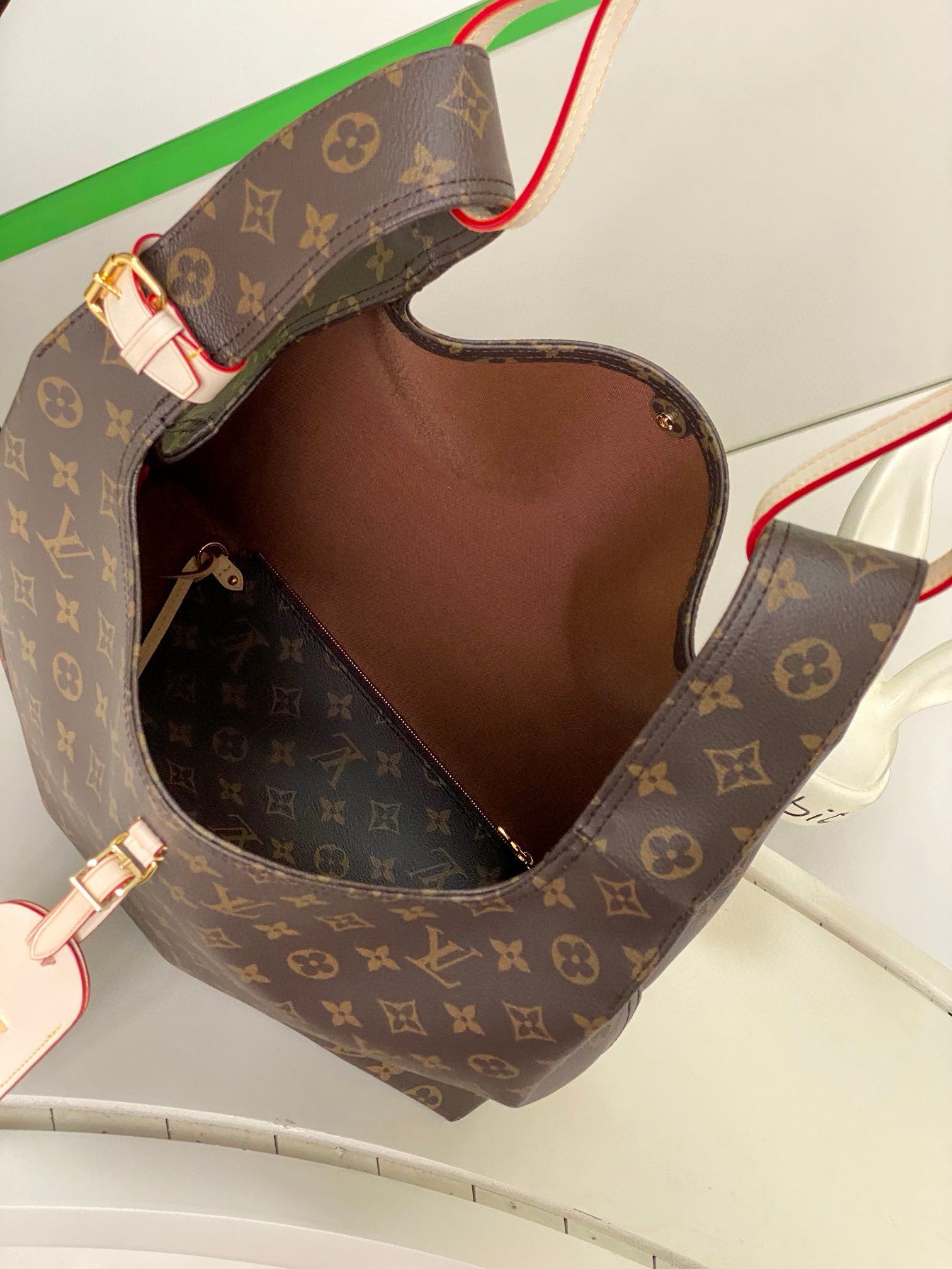 Louis Vuitton Monogram Canvas Atlantis GM Bag M46816 OR M46817 Dark Brown Louis Vuitton Monogram Canvas Atlantis GM Bag M46816 OR M46817 Dark Brown