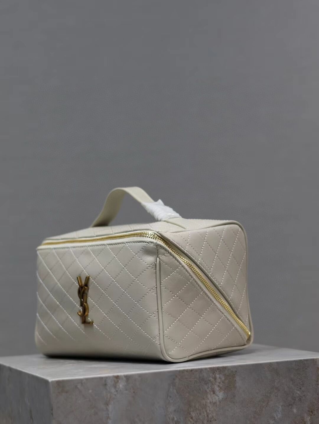 SAINT LAURENT GABY VANITY BAG IN LAMBSKIN Y875317 WHITE SAINT LAURENT GABY VANITY BAG IN LAMBSKIN Y875317 WHITE