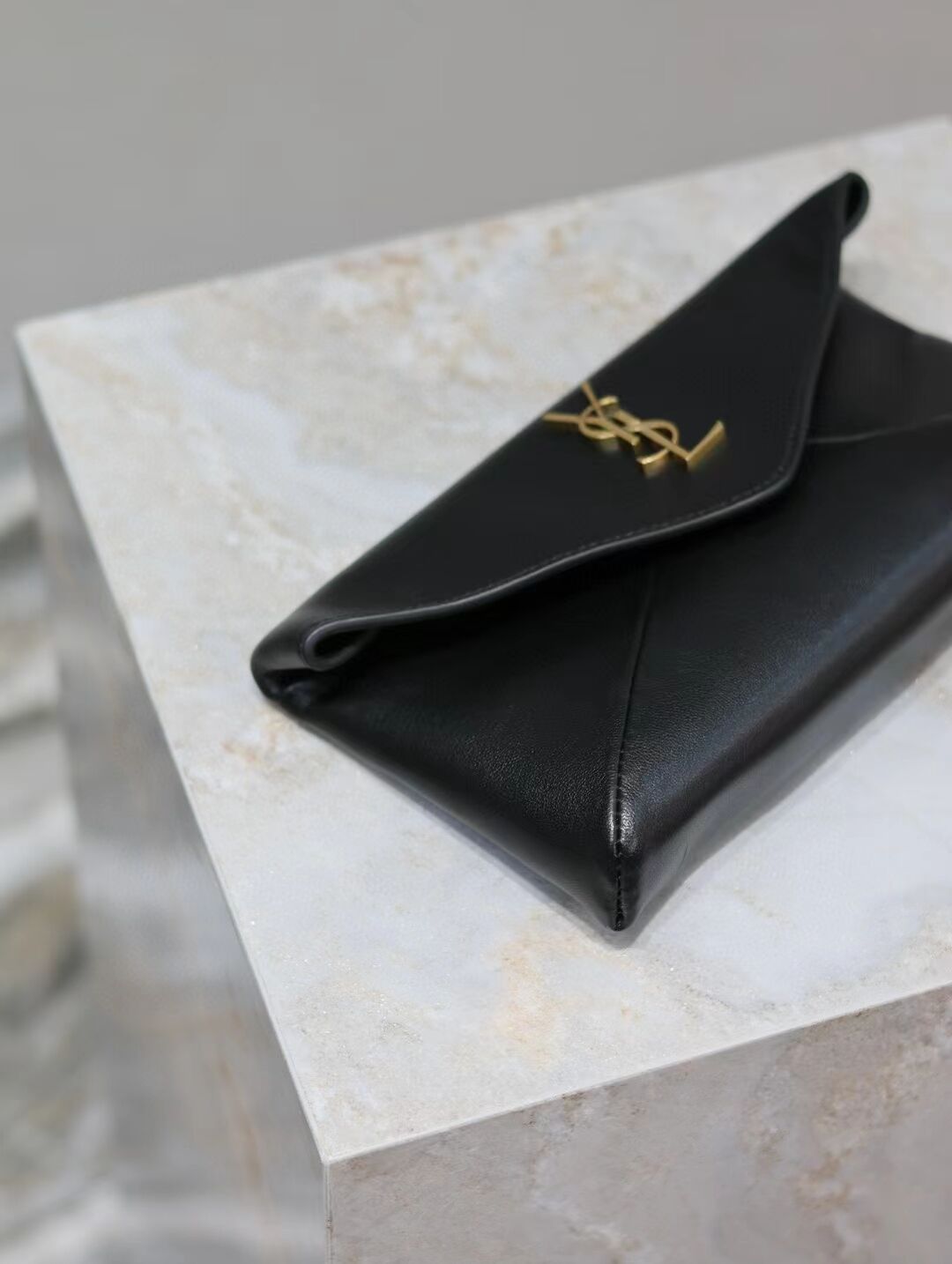 SAINT LAUREN CASSANDRE SMALL ENVELOPE POUCH IN LAMBSKIN Y773077 BLACK SAINT LAUREN CASSANDRE SMALL ENVELOPE POUCH IN LAMBSKIN Y773077 BLACK