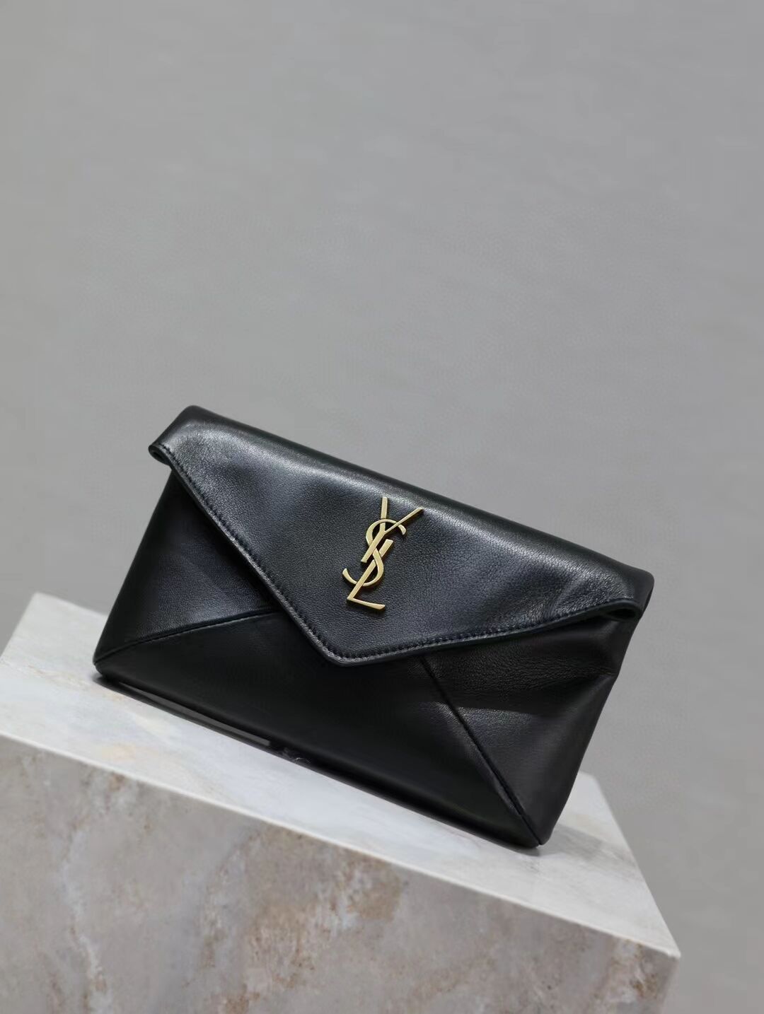 SAINT LAUREN CASSANDRE SMALL ENVELOPE POUCH IN LAMBSKIN Y773077 BLACK SAINT LAUREN CASSANDRE SMALL ENVELOPE POUCH IN LAMBSKIN Y773077 BLACK