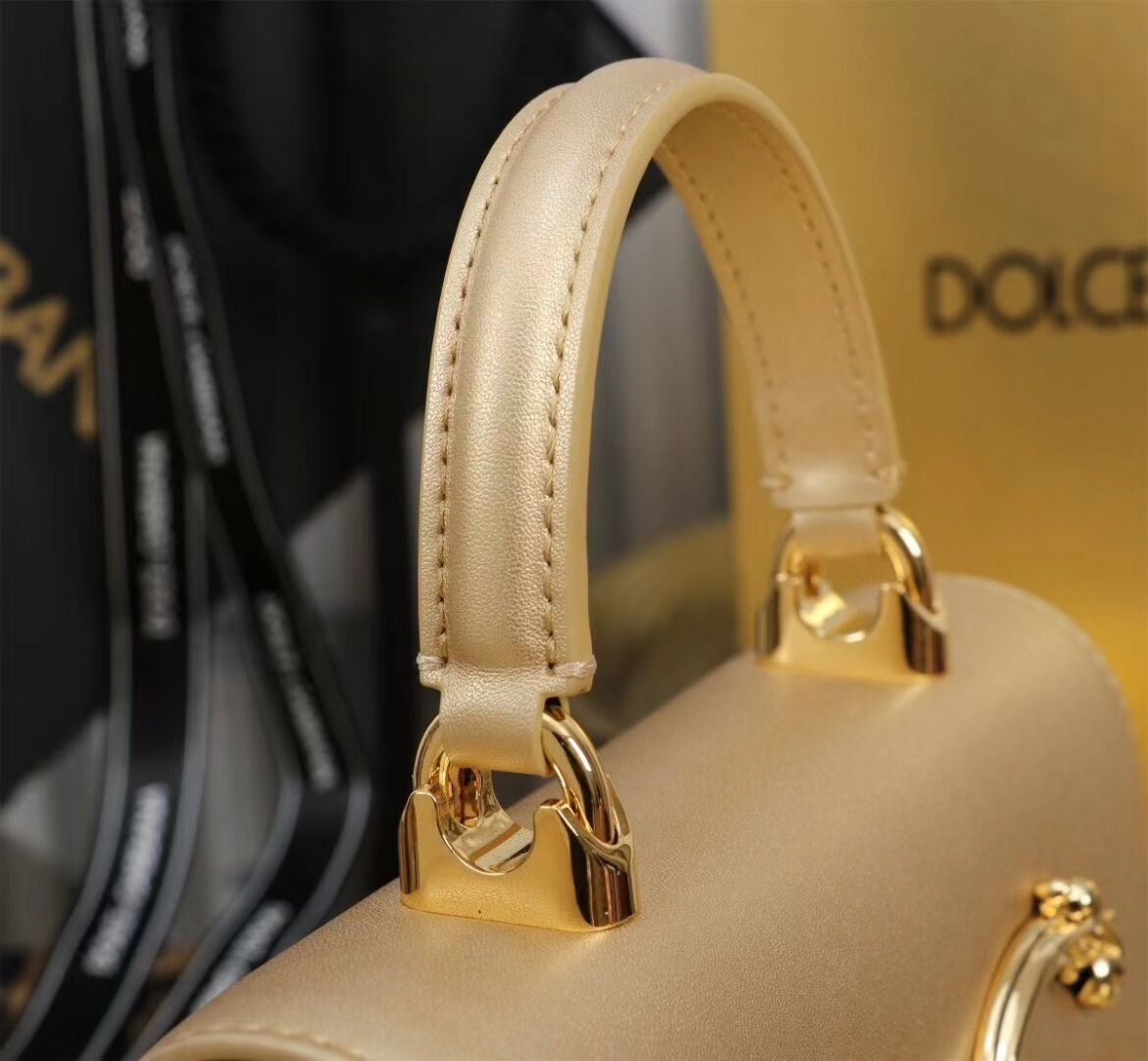 Dolce & Gabbana leather Shoulder Bag G6504 gold Dolce & Gabbana leather Shoulder Bag G6504 gold