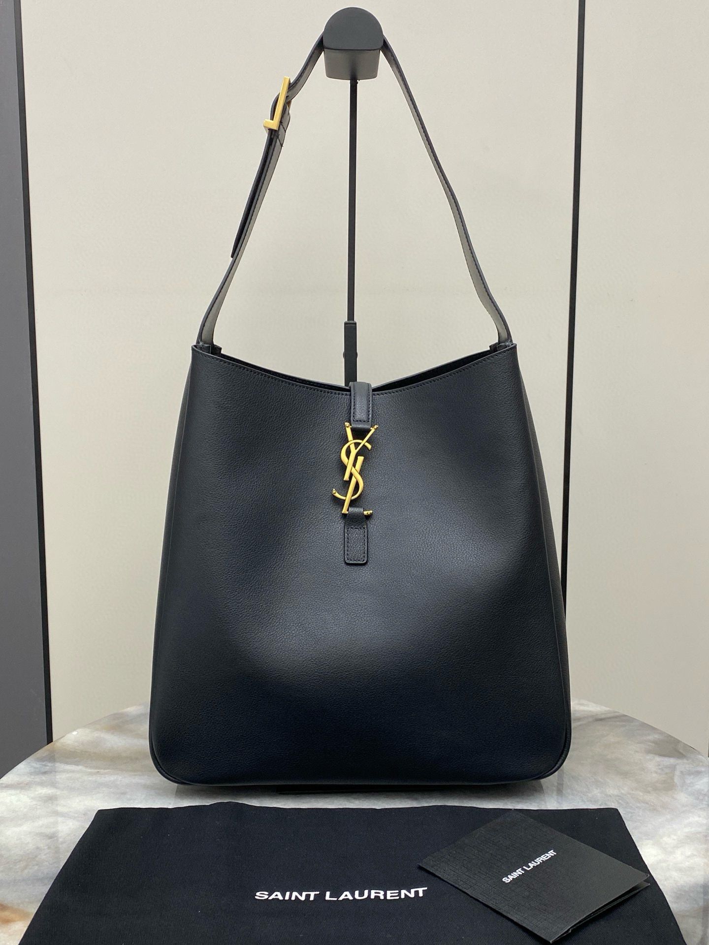 SAINT LAURENT LE 5 A 7 SUPPLE LARGE IN GRAINED LEATHER HOBO BAG 753837 black SAINT LAURENT LE 5 A 7 SUPPLE LARGE IN GRAINED LEATHER HOBO BAG 753837 black