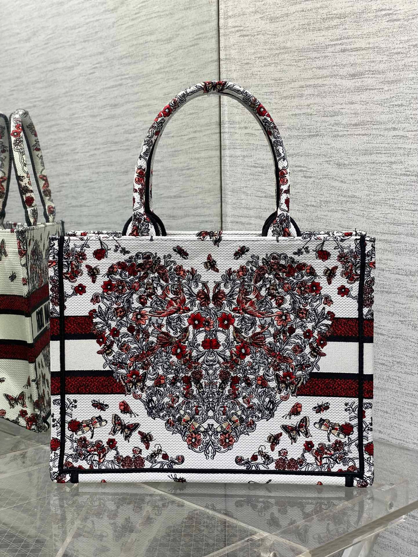 Dioramour Medium Dior Book Tote M1296ZEEI Multicolor
