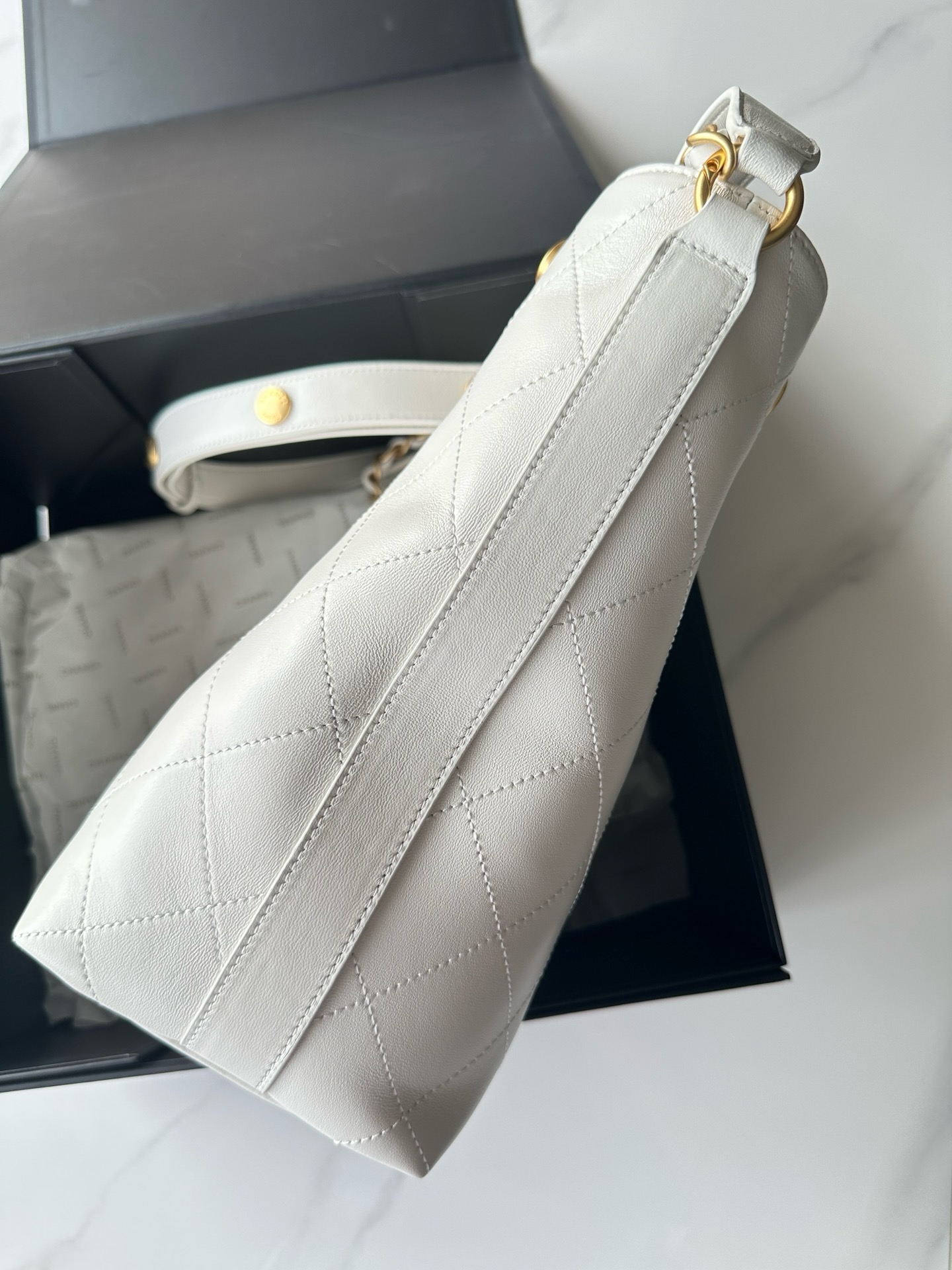 Chanel LARGE BUCKET BAG AS5406 white
