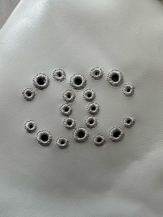 CHANEL 22 SMALL HANDBAG AS3980 White