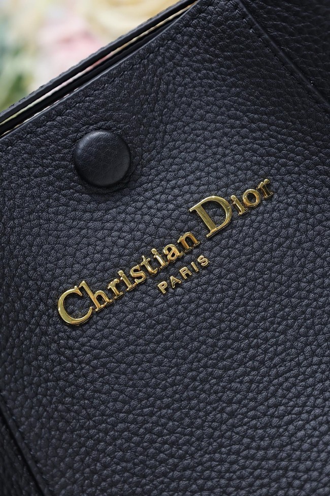 Dior Medium Signature Bucket Bag Grained Calfskin M2841USKU black