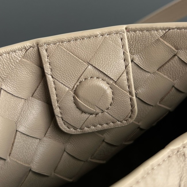 Bottega Veneta Parachute 835921 Ecru