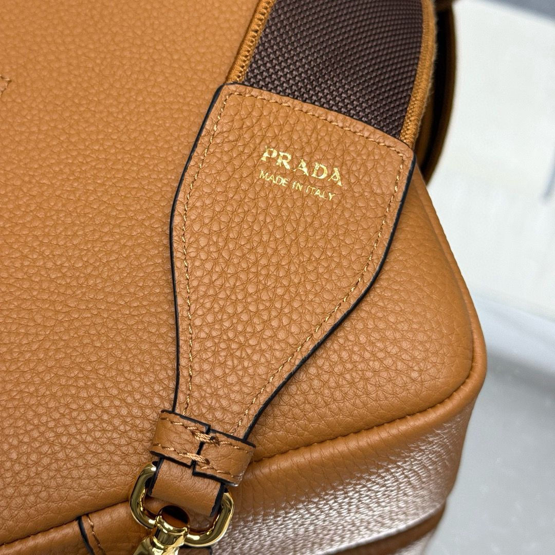 Prada Leather bag with shoulder strap 1BH082 Brown