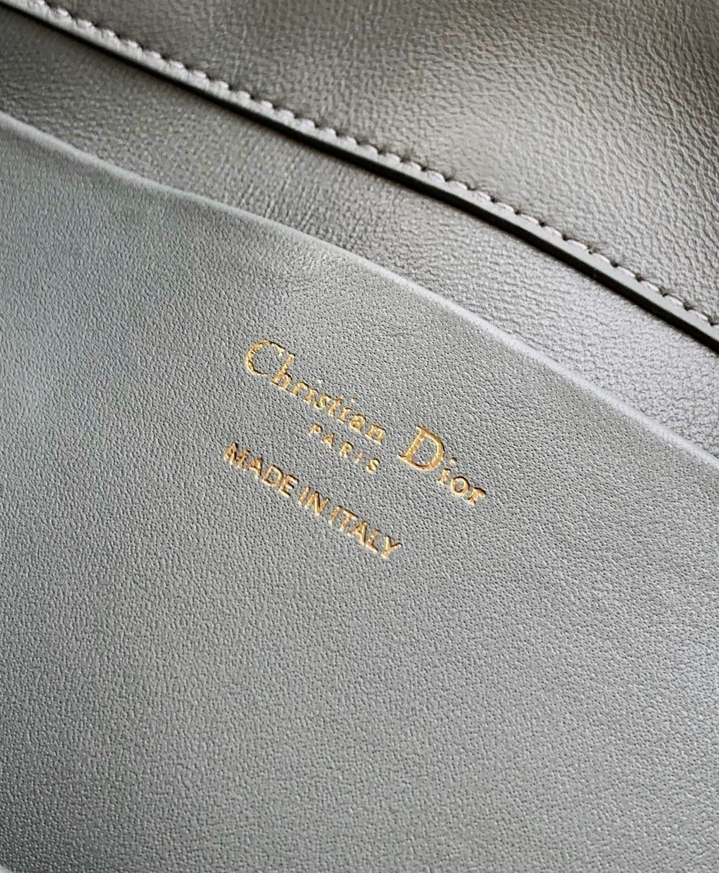 Medium Dior Toujours Vertical Tote Bag Macrocannage Calfskin M2836OSNW Gray