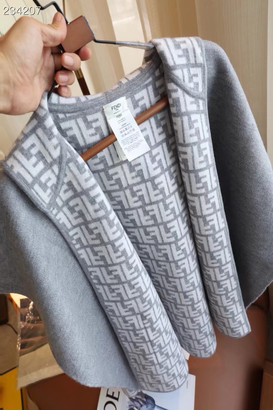 Fendi Cape Double-sided cashmere FDC35905