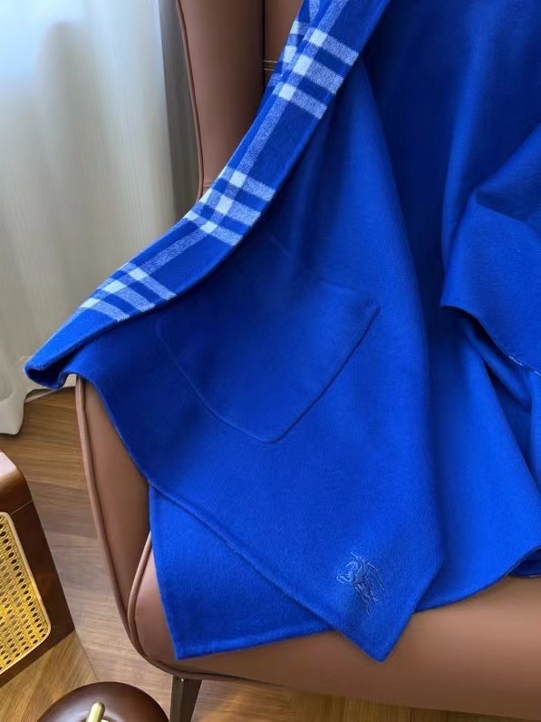 Burberry Cape Double-sided cashmere GG35926