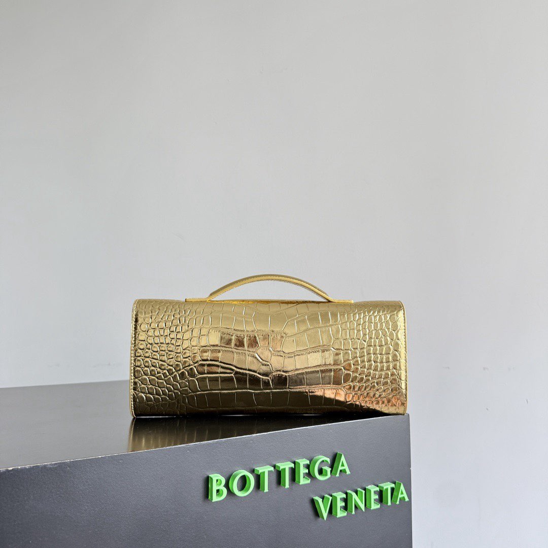 Bottega Veneta Long Clutch Andiamo With Handle alligator leather 741511 Gold Bottega Veneta Long Clutch Andiamo With Handle alligator leather 741511 Gold